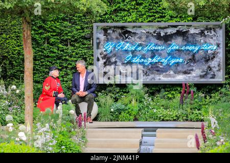 Der von Richard Miers entworfene Garten ‘mit Liebe’, Pressetag der Chelsesa Flower Show 2022 Stockfoto