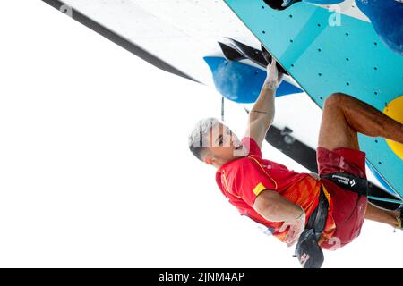 München, Deutschland. 12. August 2022. München, Deutschland, August 12. 2022: Alberto Gines Lopez (ESP) im Einsatz beim Sport Climbing Men's Lead Qualifying am Königsplatz bei den Münchner Europameisterschaften 2022 in München (Liam Asman/SPP) Quelle: SPP Sport Pressefoto. /Alamy Live News Stockfoto