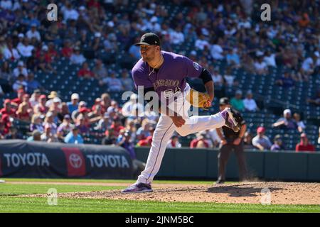 August 11 2022: Colorado Pitcher Carlos Estevez 54) wirft einen Pitch während des Spiels mit Saint Louis Cardinals und Colorado Rockies, das im Coors Field in Denver Co. Stattfand.David Seelig/Cal Sport Medi Credit: CAL Sport Media/Alamy Live News Stockfoto