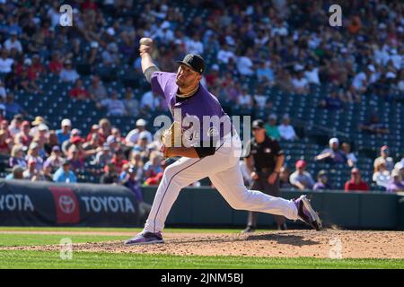 August 11 2022: Colorado Pitcher Carlos Estevez 54) wirft einen Pitch während des Spiels mit Saint Louis Cardinals und Colorado Rockies, das im Coors Field in Denver Co. Stattfand.David Seelig/Cal Sport Medi Credit: CAL Sport Media/Alamy Live News Stockfoto