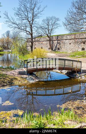 Lemmenlampi-See im Pipers Park (Piperin puisto) auf der Insel Suomenlinna vor Helsinki, Finnland Stockfoto