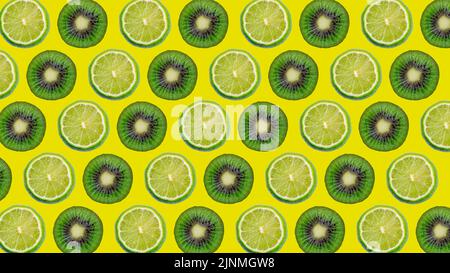 Buntes Muster aus reifen Limetten- und Kiwi-Scheiben auf gelbem Hintergrund Stockfoto