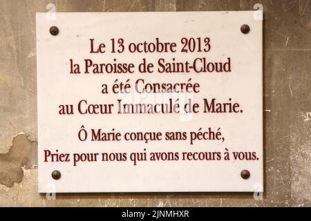 Le 5 février 1630, dans l'église paroissiale de Saint-Cloud, Saint-Vincent de Paul célébra la messe pour Sainte-Louise de Marillac. Plaque murale. Egl Stockfoto