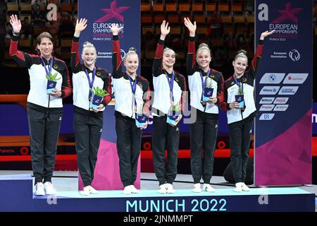 München, Deutschland. 12. August 2022. TEAM: Deutschland BRONZE während der Europameisterschaft der künstlerischen Gymnastik der Frauen - Qualifikation der Junioren der Frauen inkl. Team- & Allroundfinale, Gymnastik in München, Deutschland, August 12 2022 Credit: Independent Photo Agency/Alamy Live News Stockfoto