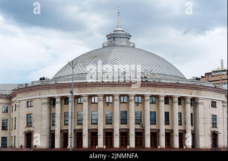 Das alte Gebäude der Kiew Ukraine. Der Text oben bedeutet Circus auf Englisch Stockfoto