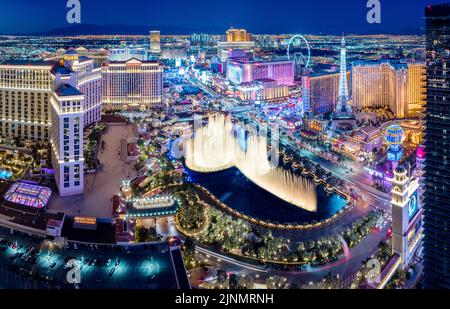 Luftaufnahme des Vegas Strip mit den Bellagio Fountains und Hotel Paris, Las Vegas, Nevada, USA Stockfoto