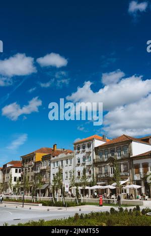 Vila Real, Portugal - 2021. September 15. - die koloniale Innenstadt von Vila Real, einer der wichtigsten Städte in der Douro-Region im Norden Portugals Stockfoto