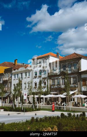 Vila Real, Portugal - 2021. September 15. - die koloniale Innenstadt von Vila Real, einer der wichtigsten Städte in der Douro-Region im Norden Portugals Stockfoto