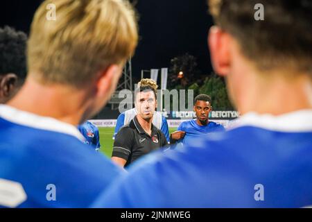 Helmond, Niederlande. 12. August 2022. HELMOND, NIEDERLANDE - 12. AUGUST: Trainer Maarten Martens von AZ U23 nach dem niederländischen Keukenkampioendivisie-Spiel zwischen Helmond Sport und AZ U23 im Helmond Sport Stadium am 12. August 2022 in Helmond, Niederlande (Foto von Joris Verwijst/Orange Picics) Credit: Orange Pics BV/Alamy Live News Stockfoto