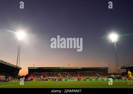 Helmond, Niederlande. 12. August 2022. HELMOND, NIEDERLANDE - 12. AUGUST: Allgemeine Innenansicht während des niederländischen Keukenkampioendivisie-Spiels zwischen Helmond Sport und AZ U23 im Helmond Sport Stadium am 12. August 2022 in Helmond, Niederlande (Foto von Joris Verwijst/Orange Picics) Credit: Orange Pics BV/Alamy Live News Stockfoto