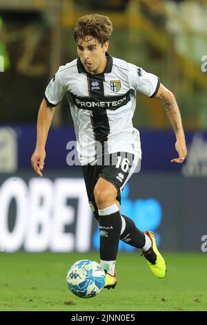 Parma, Italien. 12. August 2022. Adrian Bernabeâ&#x80;&#X99; (PARMA CALCIO) während Parma Calcio gegen SSC Bari, Italienisches Fußballspiel der Serie B in Parma, Italien, August 12 2022 Quelle: Independent Photo Agency/Alamy Live News Stockfoto