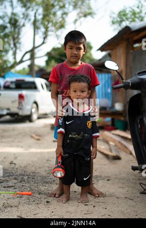 KOH LANTA, THAILAND. 26. März 2016; das lokale Leben auf Samui Island. Porträt der Kinder Stockfoto