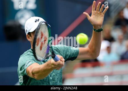 Montreal, Quebec, Kanada. 12. August 2022. HUBERT HURKACZ aus Polen in seinem Viertelfinale beim Tennisturnier National Bank Open in Montreal, Kanada. (Bild: © Christopher Levy/ZUMA Press Wire) Bild: ZUMA Press, Inc./Alamy Live News Stockfoto