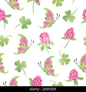 Nahtloses Blumenmuster mit fliegenden Schmetterlingen und Kleeblüten. Vektor Sommer Aquarell Illustration. Stock Vektor