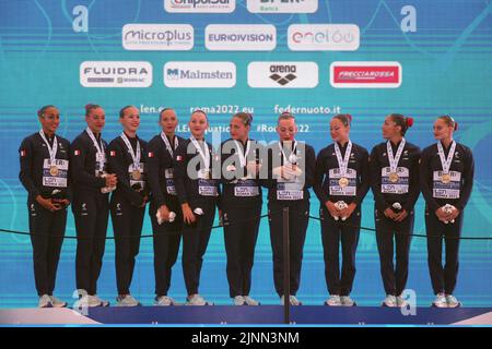 Rom, Italien. 12. August 2022. Rom, Italien 12.08.2022: Französische Mannschaft während der Siegermannschaft Finale Frauen Highlights Artistic Swimming in len European Aquatics in Rom 2022 in Foro Italico. Kredit: Unabhängige Fotoagentur/Alamy Live Nachrichten Stockfoto