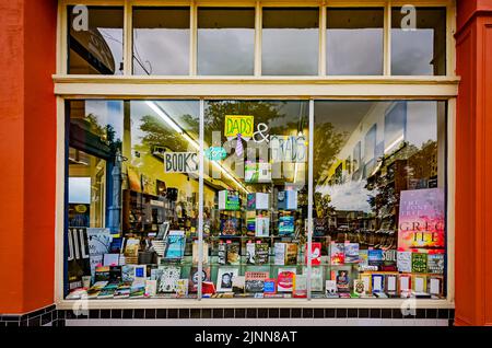 Square Books ist am 31. Mai 2015 in Oxford, Mississippi, abgebildet. Die familiengeführte Buchhandlung wurde 1979 von Richard und Lisa Howorth gegründet. Stockfoto