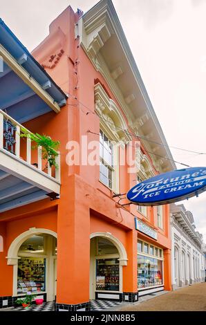 Square Books ist am 31. Mai 2015 in Oxford, Mississippi, abgebildet. Die familiengeführte Buchhandlung wurde 1979 von Richard und Lisa Howorth gegründet. Stockfoto