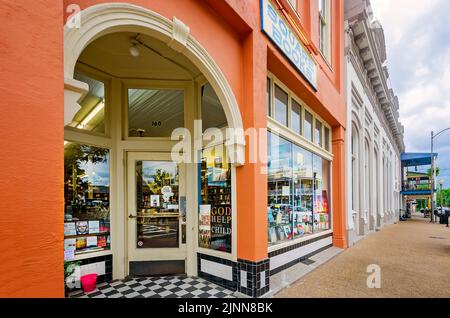 Square Books ist am 31. Mai 2015 in Oxford, Mississippi, abgebildet. Die familiengeführte Buchhandlung wurde 1979 von Richard und Lisa Howorth gegründet. Stockfoto