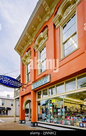 Square Books ist am 31. Mai 2015 in Oxford, Mississippi, abgebildet. Die familiengeführte Buchhandlung wurde 1979 von Richard und Lisa Howorth gegründet. Stockfoto