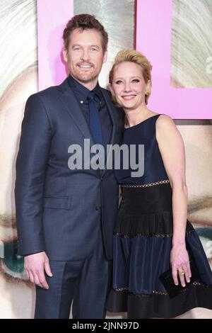 Los Angeles, USA. 08.. Februar 2017. James Tupper, Anne Heche 02/07/2017 die Los Angeles-Premiere für die HBO Limited Series 'Big Little Lies', die im TCL Chinese Theatre in Los Angeles, CA stattfand Foto von Izumi Hasegawa/HNW/PictureLux Credit: PictureLux/The Hollywood Archive/Alamy Live News Stockfoto