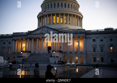 Washington, USA. 12. August 2022. Eine allgemeine Ansicht des US-Kapitolgebäudes in Washington, DC, am Freitag, den 12. August, 2022. (Graeme Sloan/Sipa USA) Quelle: SIPA USA/Alamy Live News Stockfoto