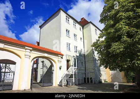 Ehemaliger Pulverturm im Zentrum von Guenzburg. Guenzburg, Schwaben, Bayern, Deutschland Stockfoto