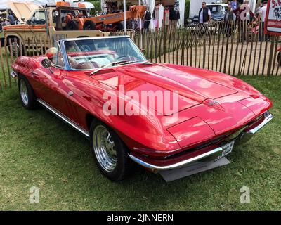 Klassischer historischer Sportwagen US-Muscle Car Chevrolet Corvette C2 Sting Ray Stingray aus dem Jahr 60s 1965, Classic Days, Schloss Dyck, Juetchen, North Stockfoto