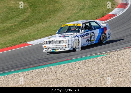 Historischer Rennwagen BMW M3 beim Autorennen für Oldtimer Youngtimer Classic Cars 24-Stunden-Rennen 24h, Nürburgring-Rennstrecke, Nürnberg, Eifel Stockfoto