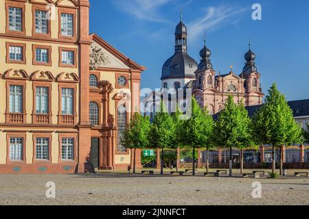 Nordflügel des Residenzpalastes am Ehrenhof mit Jesuitenkirche, Mannheim, Rhein, Neckar, Baden-Württemberg, Südwest-Deutschland, Deutschland Stockfoto