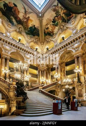 Treppe in der Opera Garnier im Palais Garnier, Paris, Ile de France, Westeuropa, Frankreich Stockfoto