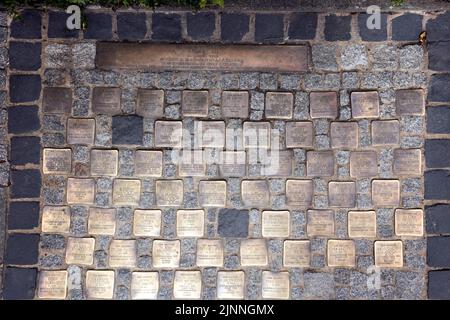 56 Stolpersteine des Kölner Künstlers Gunter Demnig zum Gedenken an die unter der Leitung des Auswärtigen Amtes verfolgten Mitarbeiter Stockfoto