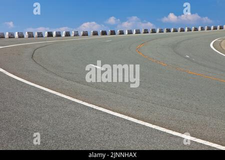 Bergstraße in der Nähe von Mt. Aso in Kumamoto, Japan Stockfoto