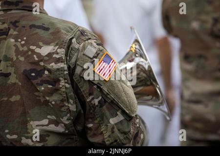 Bukarest, Rumänien - 12. August 2022: Details zur geringen Tiefenschärfe (selektiver Fokus) mit 101. Mitgliedern der Airborne Division Air Assault Band Stockfoto