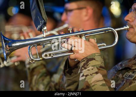 Bukarest, Rumänien - 12. August 2022: Details zur geringen Tiefenschärfe (selektiver Fokus) mit 101. Mitgliedern der Airborne Division Air Assault Band Stockfoto
