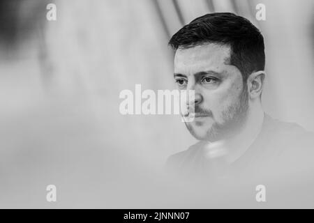 Kiew, Ukraine. 10.. Mai 2022. Wolodymyr Zelenskyy, Präsident der Ukraine, aufgenommen während eines Treffens mit Annalena Baerbock (nicht im Bild, Bündnis 90/die Grünen), Bundesaußenministerin, in Kiew, Mai 10, 2022. Kredit: dpa/Alamy Live News Stockfoto