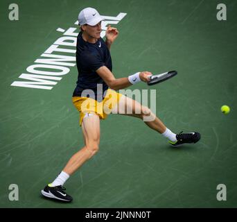 Der Italiener Jannik SINNER trifft einen Schuss während der National Bank Open am 10. August 2022 im Stade IGA in Montreal, Kanada. Montreal, Quebec, Kanada 10. August 2022. Kredit: Mathieu Belanger/AFLO/Alamy Live Nachrichten Stockfoto