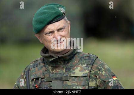 Münster, Deutschland. 10.. Mai 2022. Brigadegeneral Alexander Krone, Kommandant der Panzergrenadierbrigade 37 Freistaat Sachsen' in Frankenberg/Sachsen High Readiness Joint Task Force (VJTF), die Ã„Ã»NATO spearheadÃ„Ãº Dies ist Teil der NATO Response Force (NRF) 2022-2024, der sogenannten Ã„Ã»schnellen Reaktion forceÂ Ãº der NATO. Kredit: dpa/Alamy Live Nachrichten Stockfoto