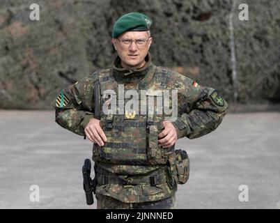 Münster, Deutschland. 10.. Mai 2022. Brigadegeneral Alexander Krone, Kommandant der Panzergrenadierbrigade 37 Freistaat Sachsen' in Frankenberg/Sachsen High Readiness Joint Task Force (VJTF), die Ã„Ã»NATO spearheadÃ„Ãº Dies ist Teil der NATO Response Force (NRF) 2022-2024, der sogenannten Ã„Ã»schnellen Reaktion forceÂ Ãº der NATO. Kredit: dpa/Alamy Live Nachrichten Stockfoto