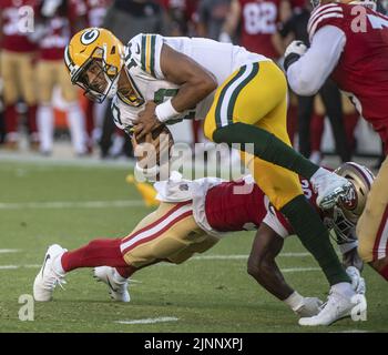 Santa Clara, USA. 13. August 2022. Green Bay Packers Quarterback Jordan Love (10) wird nach einem kurzen Gewinn im zweiten Quartal gegen die San Francisco 49ers im Levi's Stadium in Santa Clara, Kalifornien, am Freitag, den 12. August 2022, ausgelöst. Die 49ers besiegten die Packers 28-21 in ihrem ersten Vorsaison-Spiel Foto von Terry Schmitt/UPI Credit: UPI/Alamy Live News Stockfoto