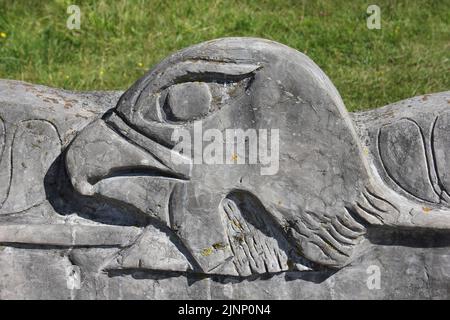 Design-Detail des Peregrine Falcon Seat im Warton Quarry, Lancashire, Großbritannien, wo dieser Raubvögel regelmäßig brütet Stockfoto