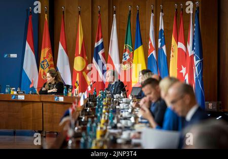 Berlin, Deutschland. 15.. Mai 2022. 1. Arbeitssitzung beim informellen Treffen der NATO-Außenminister im Auswärtigen Amt in Berlin. Kredit: dpa/Alamy Live Nachrichten Stockfoto