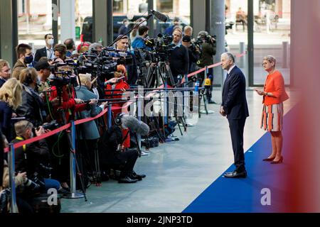 Berlin, Deutschland. 15.. Mai 2022. Mircea Geoana, Stellvertretende Generalsekretärin der NATO, aufgezeichnet während einer Türschwelle beim informellen Treffen der NATO-Außenminister am 15. Mai 2022 in Berlin. Kredit: dpa/Alamy Live Nachrichten Stockfoto