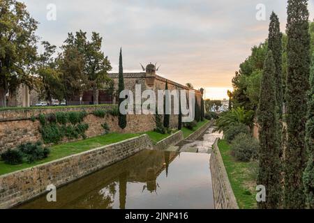 Palma de Mallorca, Spanien. Mauern und Mauern der Baluard de Sant Pere (St. Peter Bastion), eine moderne Kunst und ehemalige Festung Stockfoto