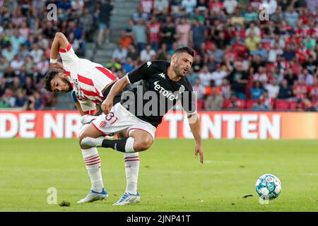 EINDHOVEN, NIEDERLANDE - 9. AUGUST: Ismael Saibari vom PSV Eindhoven, Kevin Volland von AS Monaco während des UEFA Champions League Qualifikationsspiel zwischen PSV Eindhoven und AS Monaco am 9. August 2022 im Philips Stadion in Eindhoven, Niederlande (Foto: Broer van den Boom/Orange Picters) Stockfoto