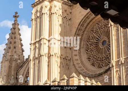 Palma de Mallorca, Spanien. Detail der Portal Mayor Fassade der gotischen Kathedrale von Santa Maria Stockfoto