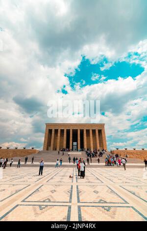 Anitkabir oder Mausoleum von Atatürk vertikalen Hintergrund Foto. Ankara Türkei - 5.16.2022 Stockfoto
