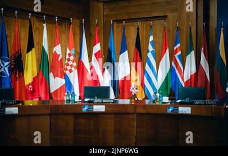 Berlin. 15.. Mai 2022. Flaggen beim informellen Treffen der NATO-Außenminister am 15. Mai 2022 in Berlin. Kredit: dpa/Alamy Live Nachrichten Stockfoto