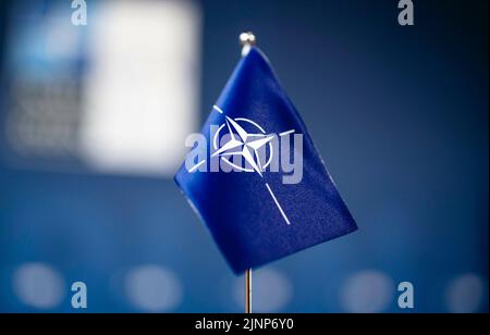 Berlin. 15.. Mai 2022. NATO-Flagge beim informellen Treffen der NATO-Außenminister am 15. Mai 2022 in Berlin. Kredit: dpa/Alamy Live Nachrichten Stockfoto