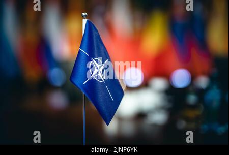 Berlin. 15.. Mai 2022. NATO-Flagge beim informellen Treffen der NATO-Außenminister am 15. Mai 2022 in Berlin. Kredit: dpa/Alamy Live Nachrichten Stockfoto