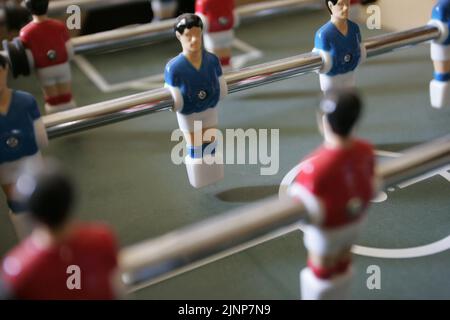 Tischfußball, Subbuteo oder Tischfußball, übernommen von oben Stockfoto